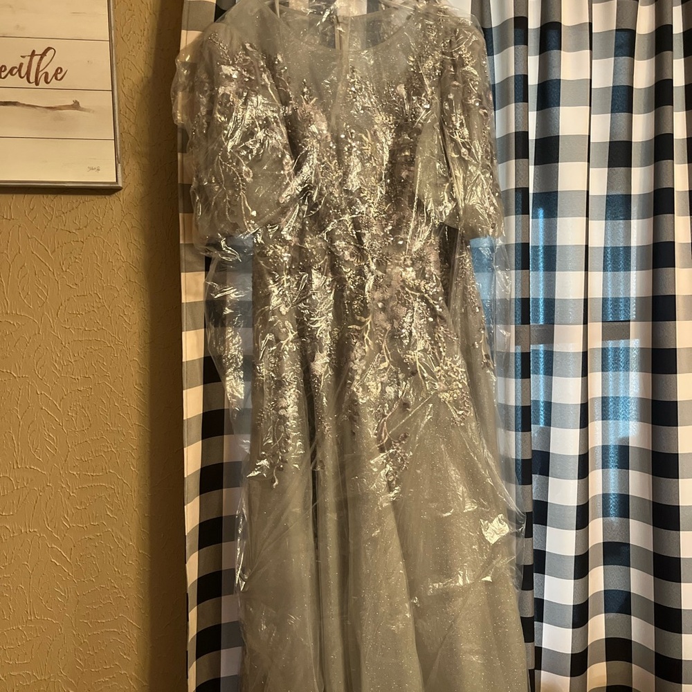 Mac Duggal Elegant Silver Gown with Sparkling Accents